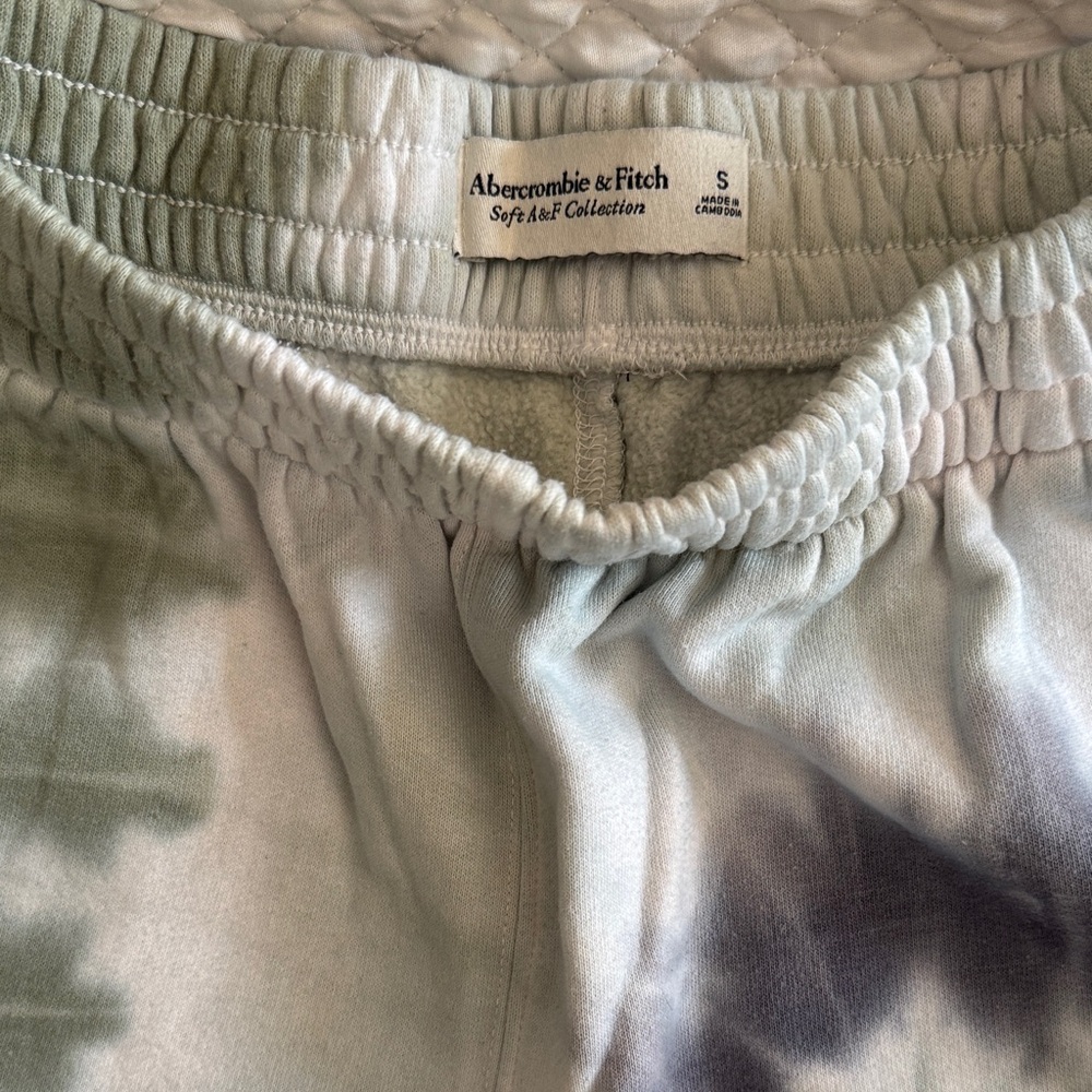 Women’s Abercrombie & Fitch Tie-Dye Women's Shorts - Picture 3 of 4
